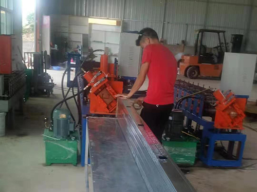 河南镀锌轻钢龙骨机